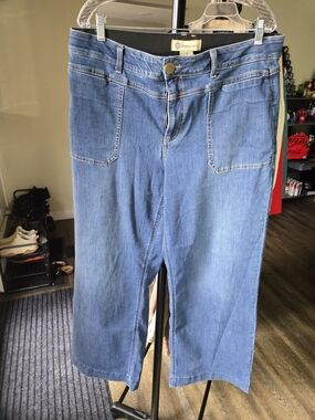Democracy Mid-Rise Ankle Crop Jeans in Medium Blue
